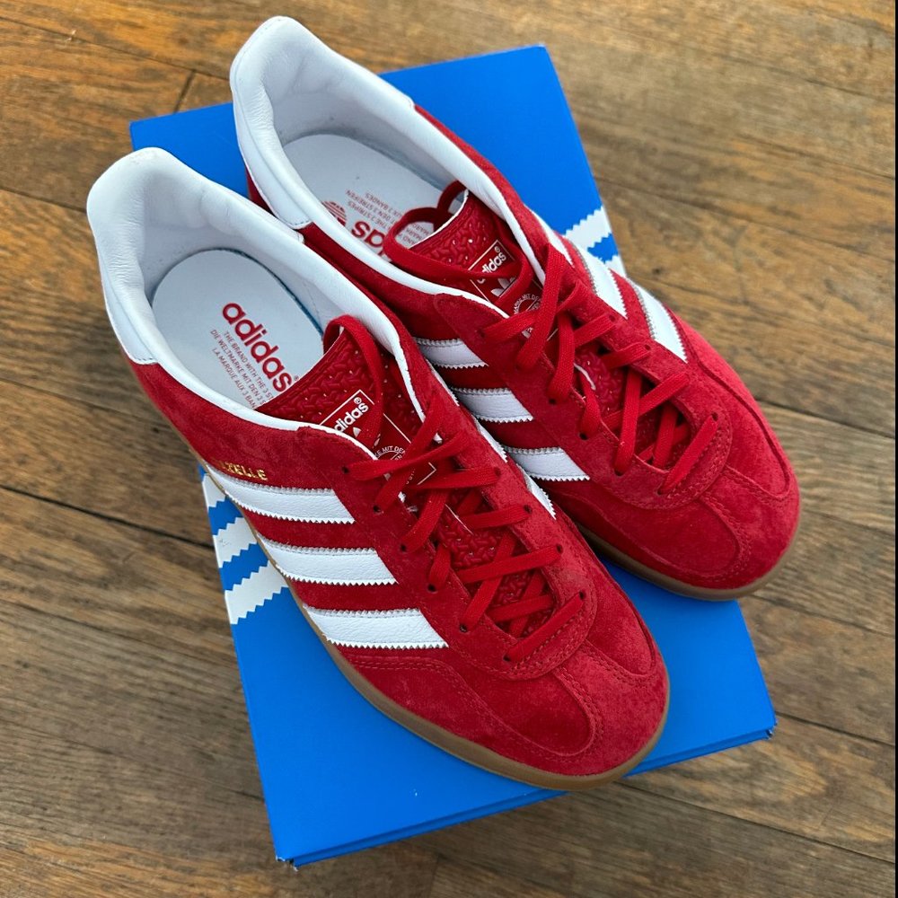 *New with Box* Adidas Gazelle Sneakers Scarlet Red Gum Sole Size Men 7.5/Women 9